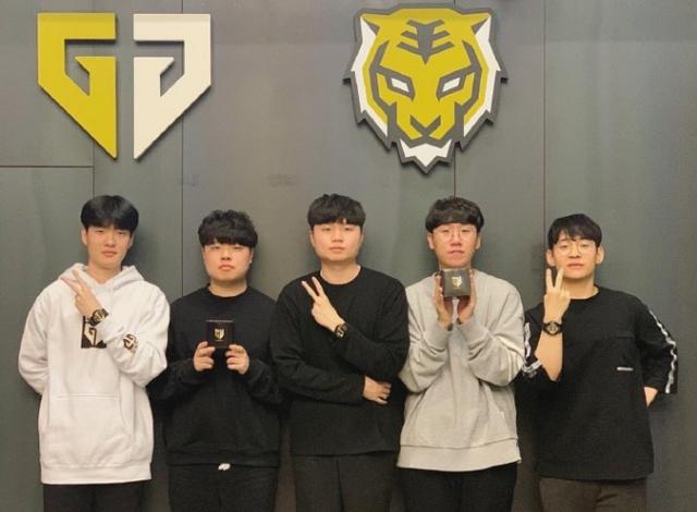 逐渐崭露头 逐渐崭露头